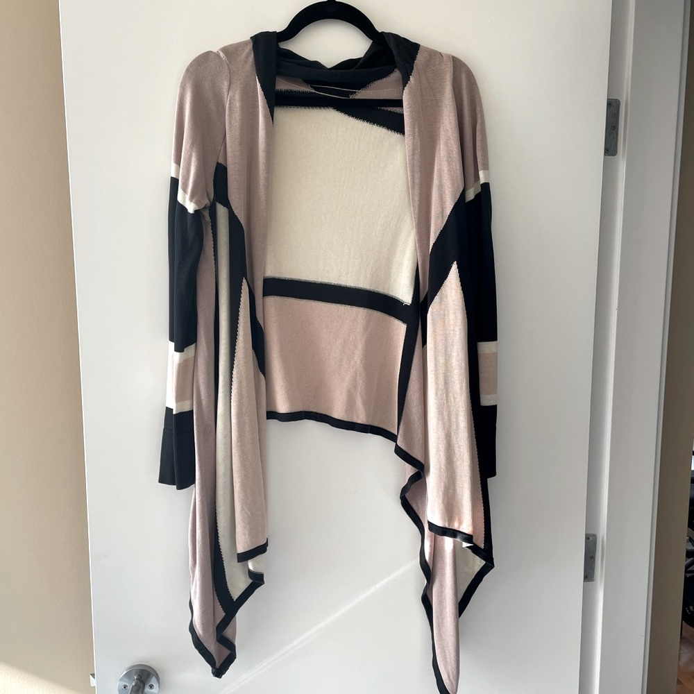 BCBG CARDIGAN! 🤎🖤 size small
